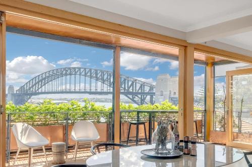 Kirribilli Apartment | Heatherbrae I - World Class Harbour Bridge Views!