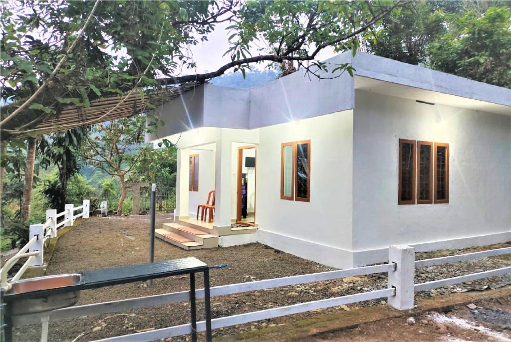 Devikolam Villa | Hill View Cottage Munnar
