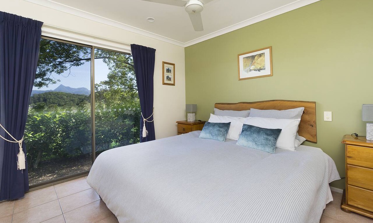 Upper Crystal Creek Bed & Breakfast | Hillcrest Mountain View Retreat