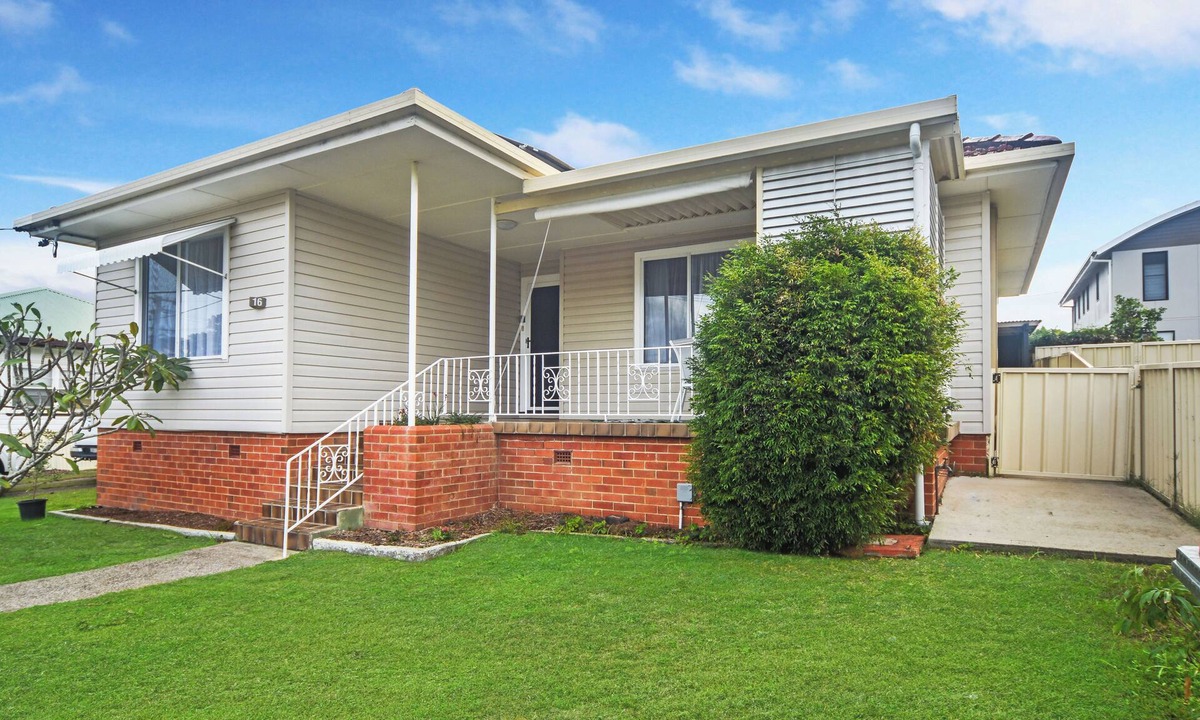Harrington House | Holiday House a Short Level Walk to River, Pub and Club
