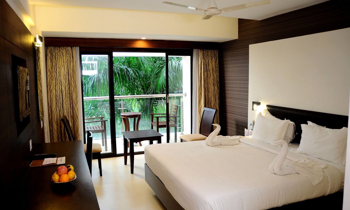 Vazhayil Hotel | Holiday Vista