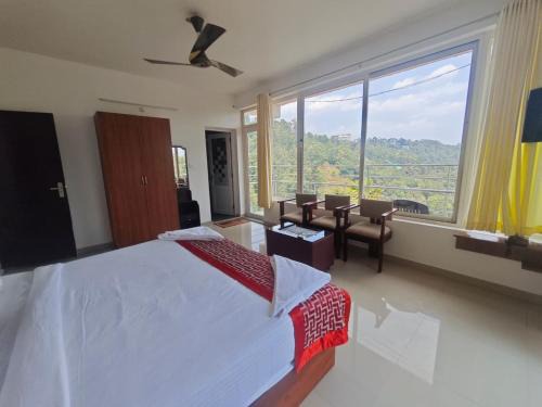 Devikolam Hotel | Holidayz by Stayz Royale Munnar - Misty & Sunrise Experience