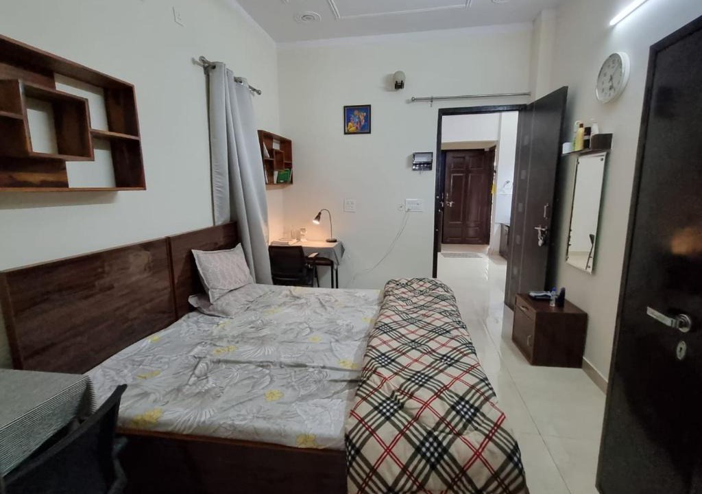 Bullawala Apartment | HOmTEL-2BHK Independent Flat by Pushpanjali QLH