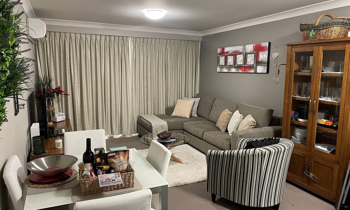 Jindabyne Apartment | Horizons 214 Beautiful self-contained lakefront studio apartment: Couples Only