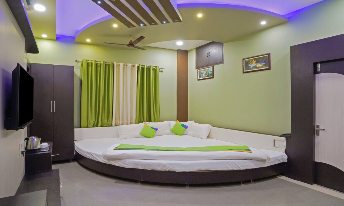 RR Nagar Hotel | Hotel 98 Street
