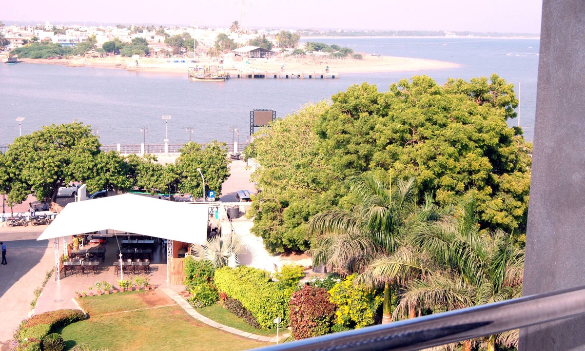 Diu Hotel | Hotel Apaar with Sea Face Garden Restaurant