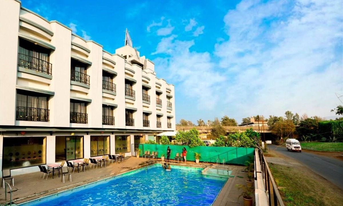 Lonavala Hotel | Hotel Aristro