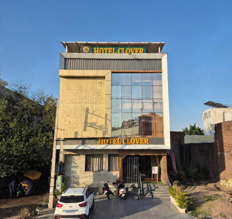 Zirakpur Hotel | Hotel Clover