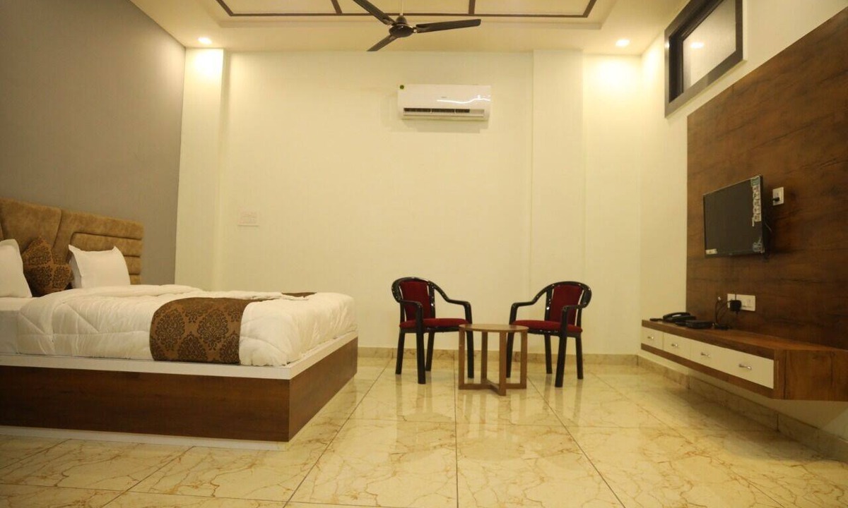 Kota Hotel | Hotel Crown Royal