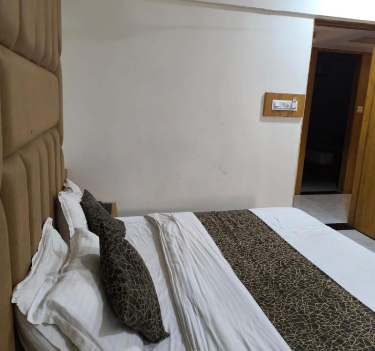 Gandhinagar Hotel | Hotel Crystal