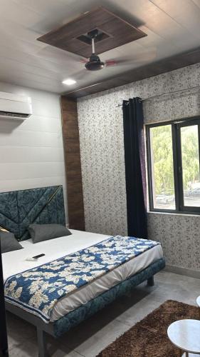 Sirsa Hotel | Hotel Dhamija divine inn
