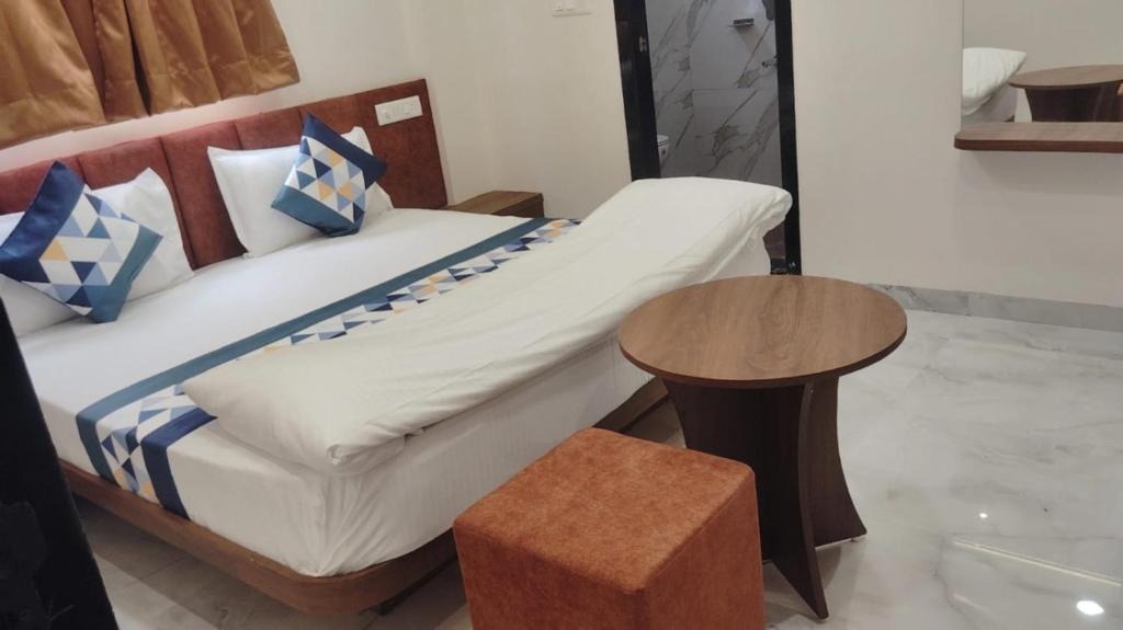 Dhamnod Hotel | Hotel G17 Dhamnod