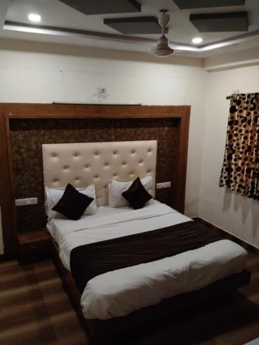 Ahmedabad Hotel | Hotel Galaxy Inn