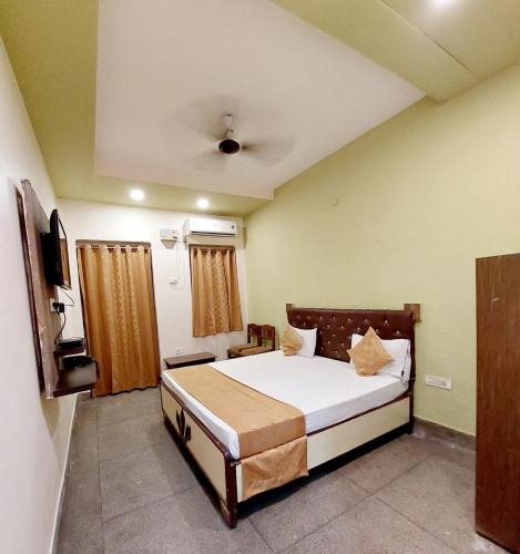 Varanasi Hotel | Hotel Gokul Grand