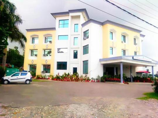 Paonta Sahib Hotel | Hotel Grand Riviera