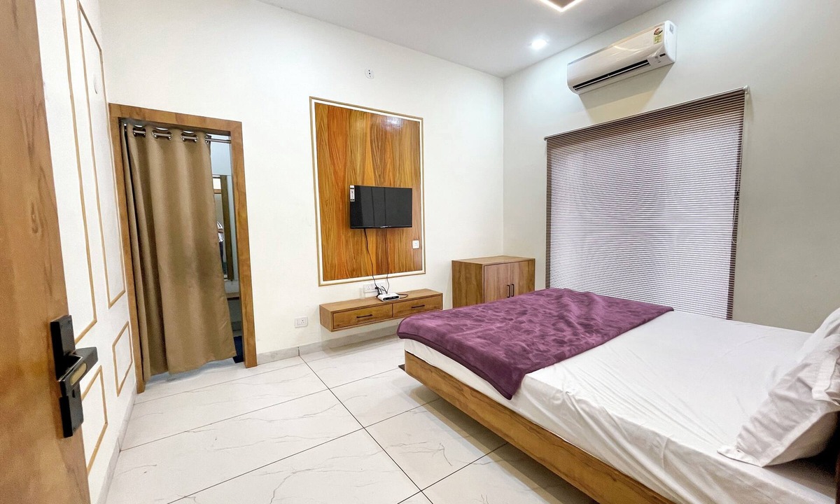 Ujjain Hotel | Hotel Gupta Residency - near Temple