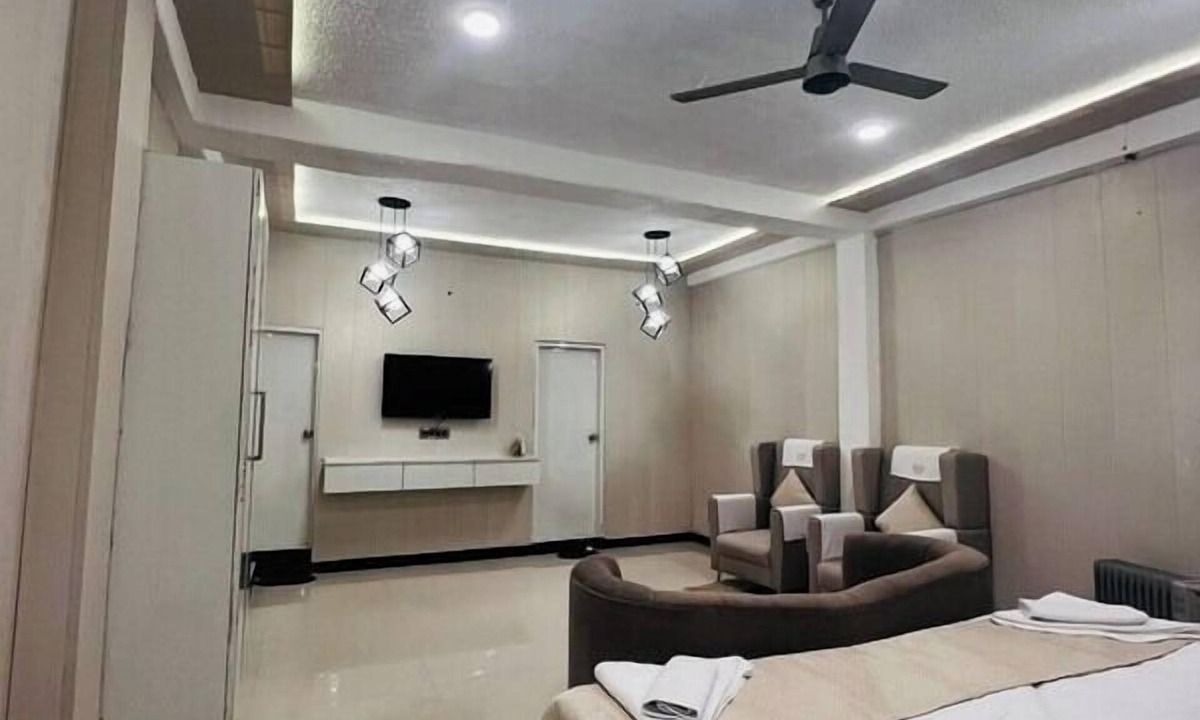 Sigra Hotel | Hotel Hariaksh HomeStay Varanasi