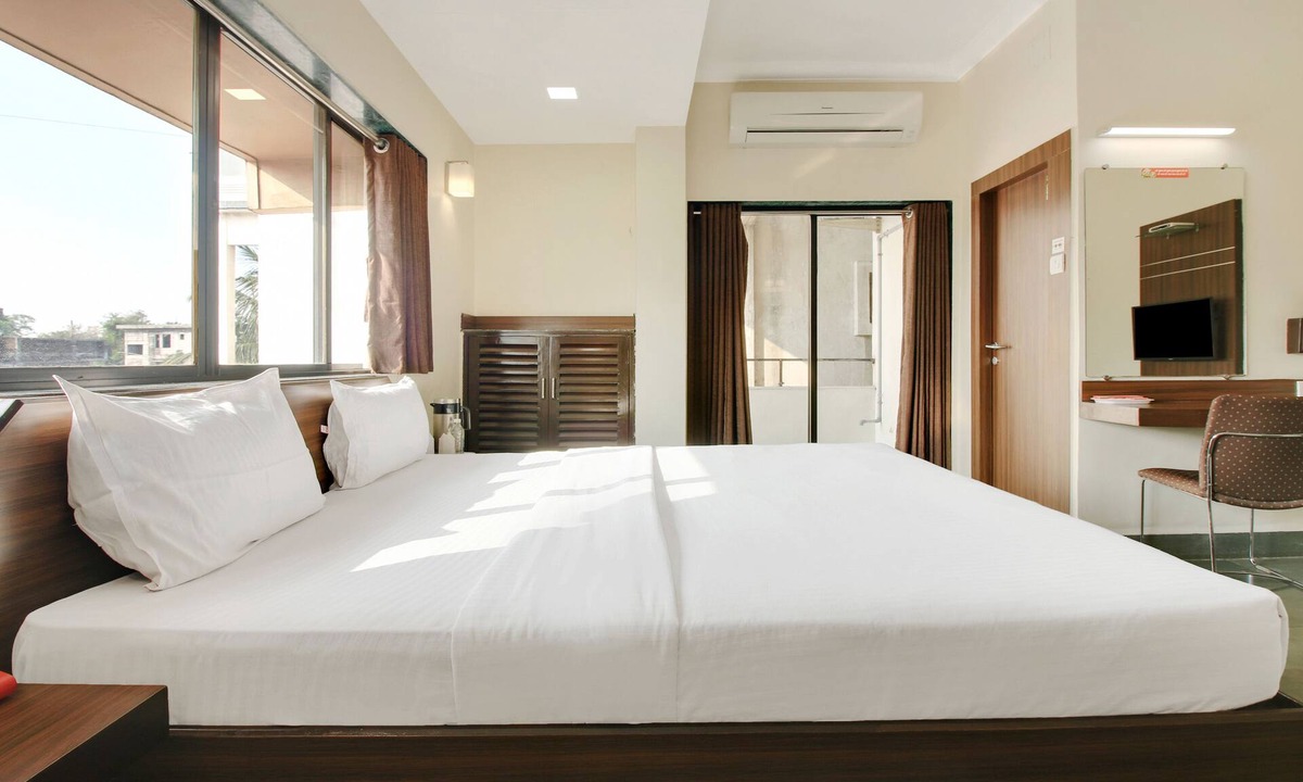 Surat Hotel | Hotel Hospice Near Surat Railway Station