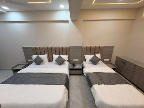 Ahmedabad Hotel | Hotel J K Town