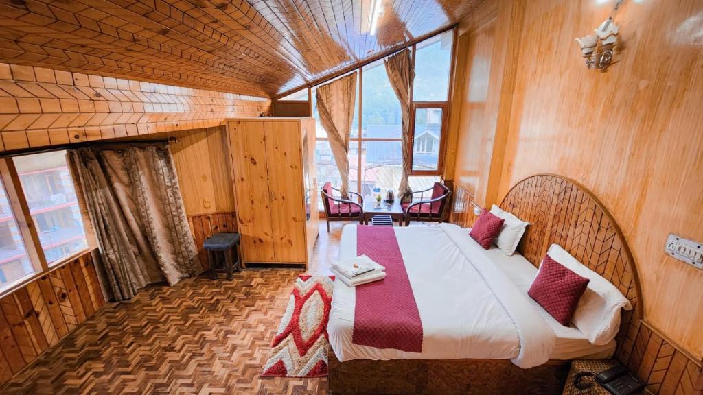 Manali Hotel | Hotel Jubilant Express