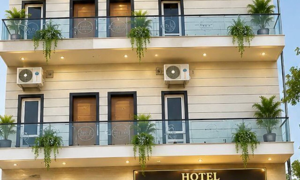 Barsana Hotel | Hotel Kanta Kuteer Barsana