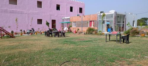 Nivari Hotel | Hotel krishna manu place