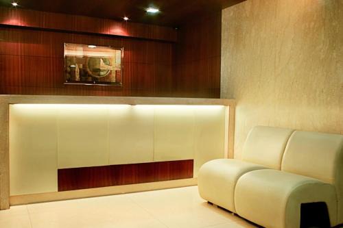 Bandra West Hotel | Hotel Lucky Near BKC