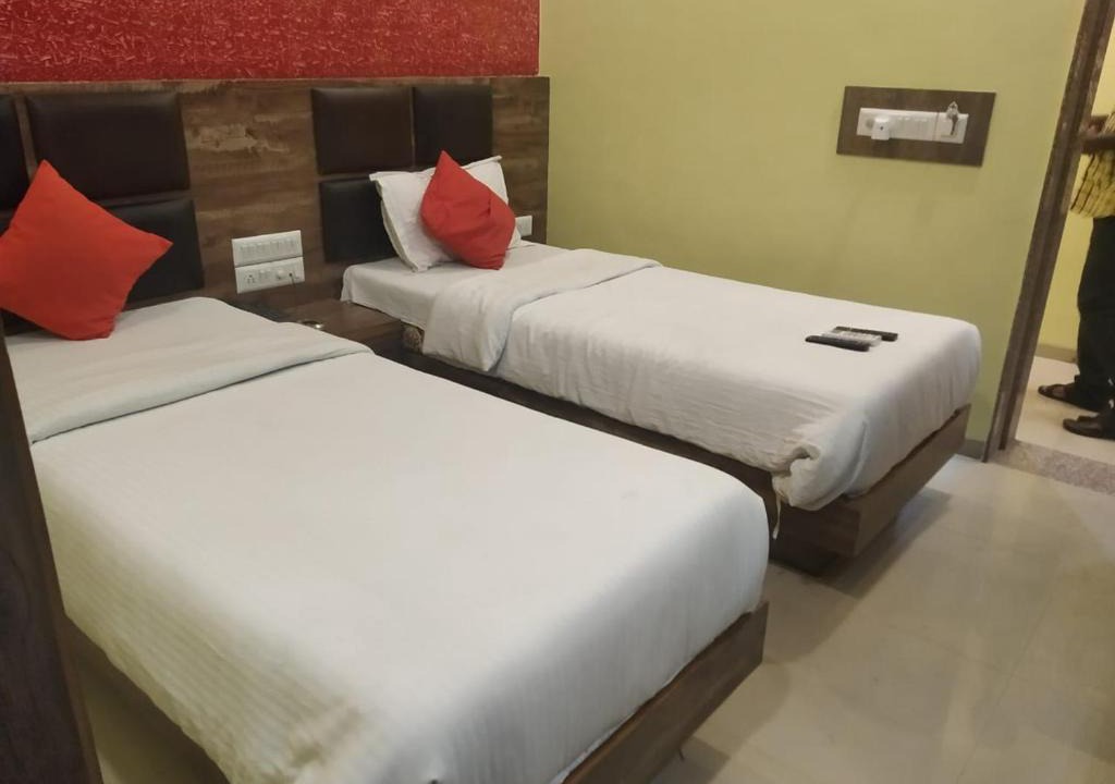 Sarkhej Hotel | HOTEL MAYUR PARK & RESIDENCY