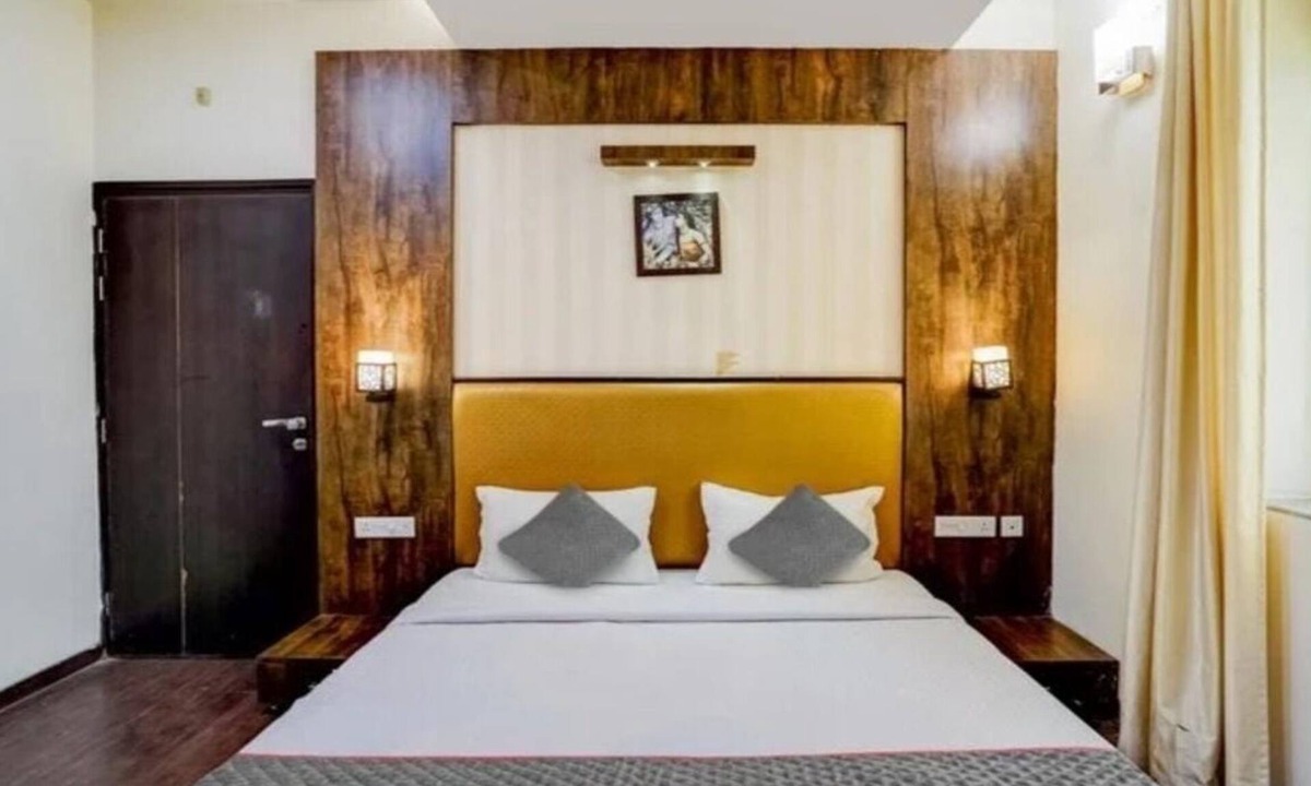 Kalyanpur Hotel | Hotel MNG The Platinum