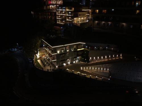 The Mall Road Hotel | Hotel Nuri's Mountain Glow