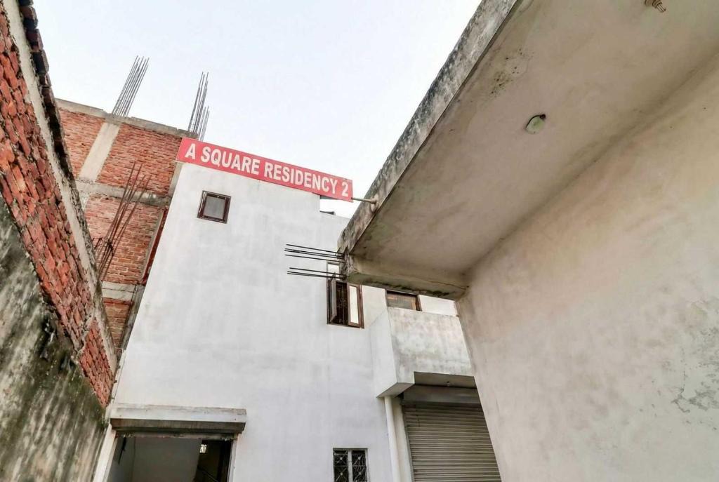 Sainik Farm Hotel | Hotel O A Square Residency 2