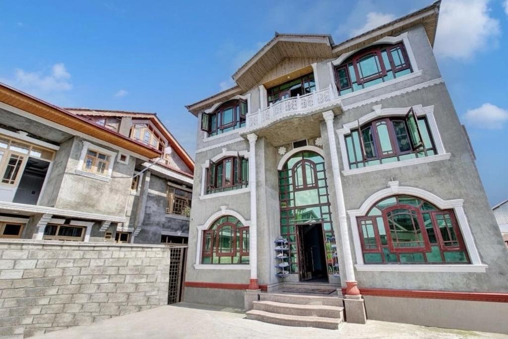 Sudarbal Apartment | Hotel O Amber Inn