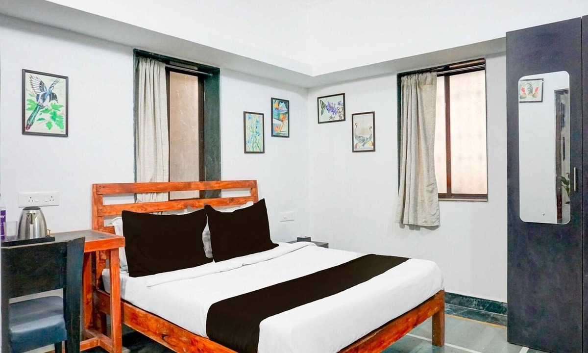 Baner House | Hotel O Baner Near Mumbai Pune Highway