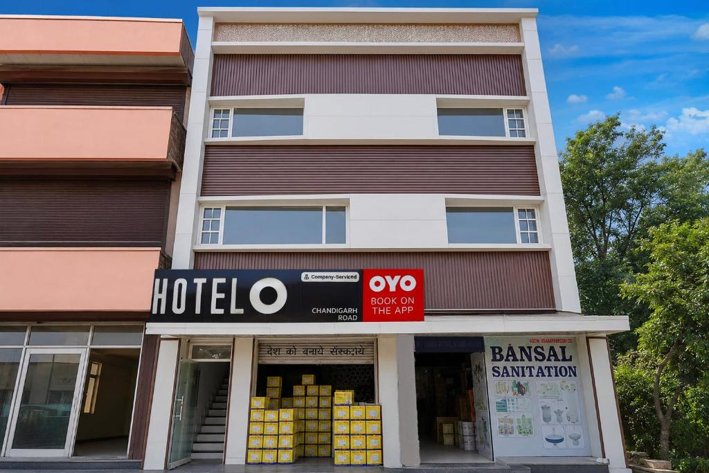 Zirakpur Hotel | Hotel O by OYO Chandigarh Road Formerly Royal Woods