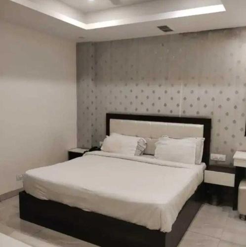 New Delhi Hotel | Hotel O by OYO Silver Stone