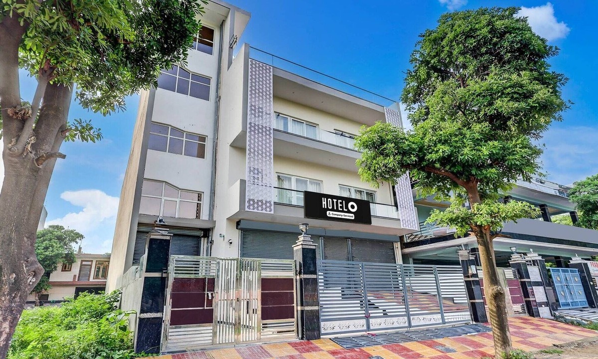 Greater Noida House | Hotel O Pari Chowk Metro Station