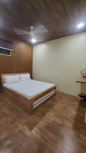 Surat Hotel | Hotel Opal Rooms