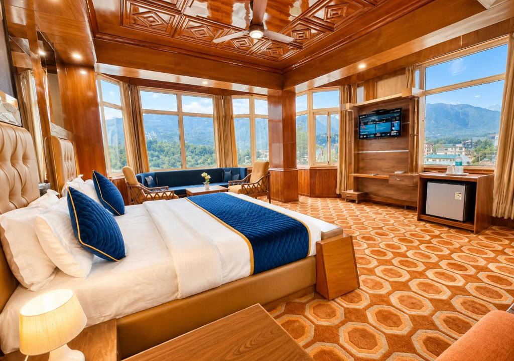 Model Town Hotel | Hotel Out Town Manali ! Parking ! Lift ! Near Mall Road ! Top Rated Family Hotel