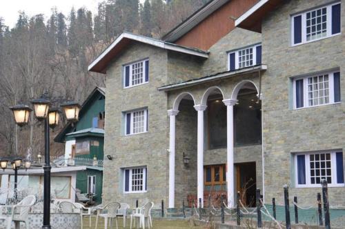 Laripora Hotel | Hotel Outlook - Pahalgam