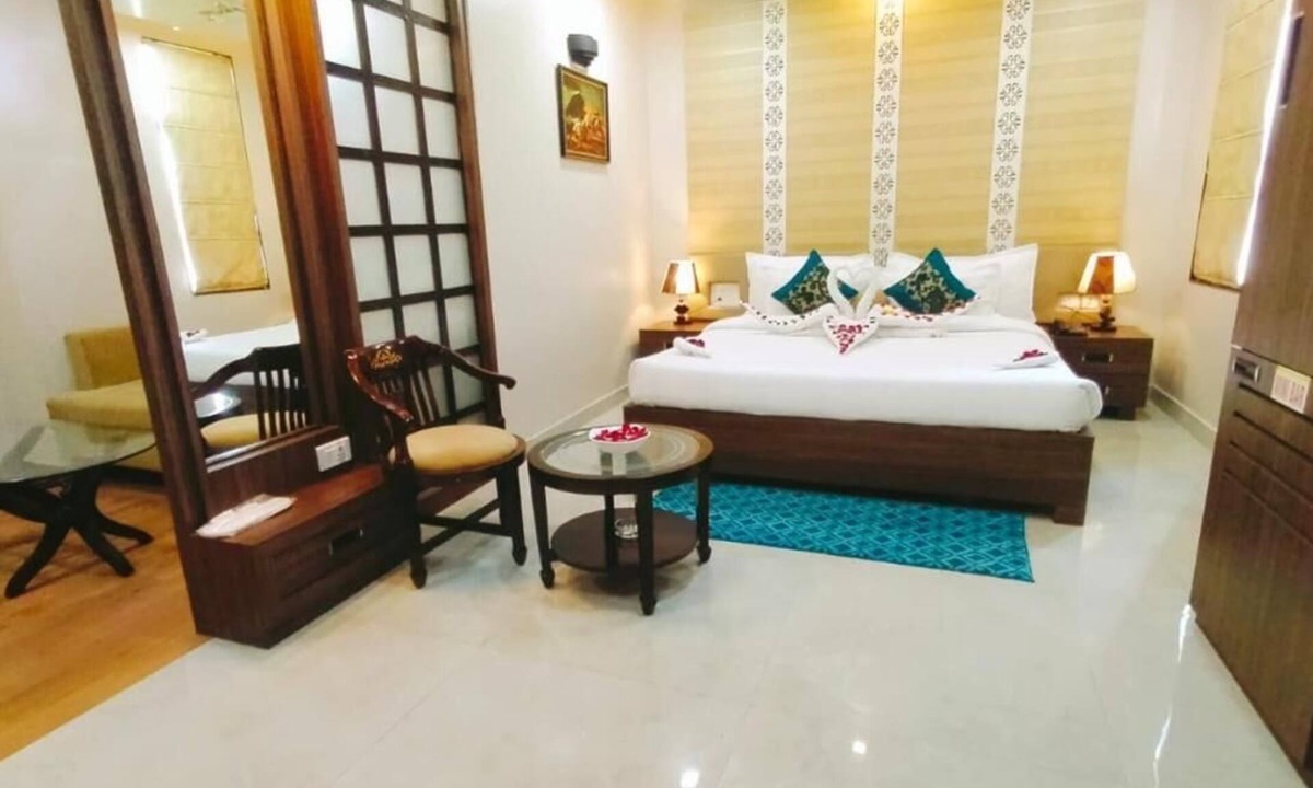 Varanasi Hotel | Hotel Ozas Grand