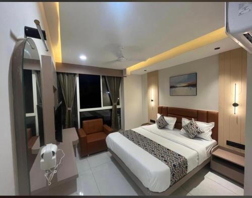 Ellis Bridge Hotel | Hotel Prayan In