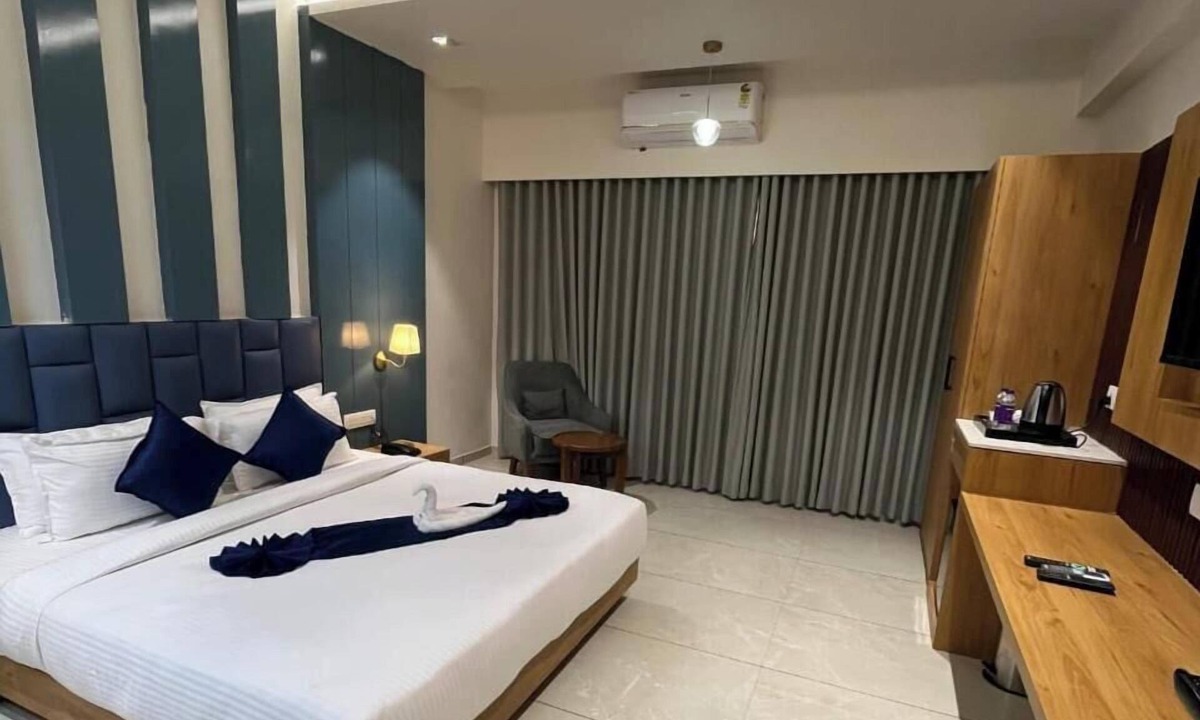 Dwarka Hotel | Hotel Premji by Shivalaya Darshanam