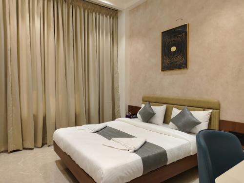 Dhule Hotel | Hotel Raas Vrindavan