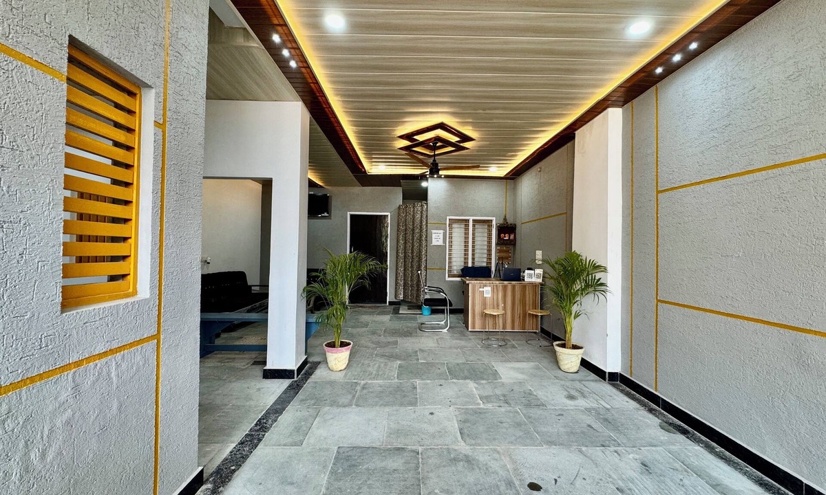 Vrindavan Hotel | Hotel radha Aradhya Sadan