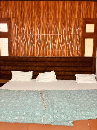 Mathura House | Hotel Radha Madhavam