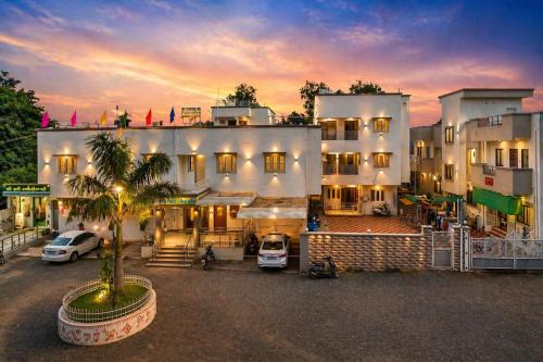 Halol Hotel | Hotel Rajdhani - Best Family Hotel in Pavagadh and in Halol GIDC