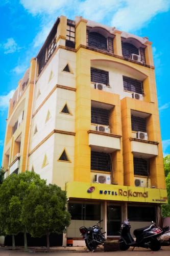 Rajkot Hotel | Hotel Rajkamal