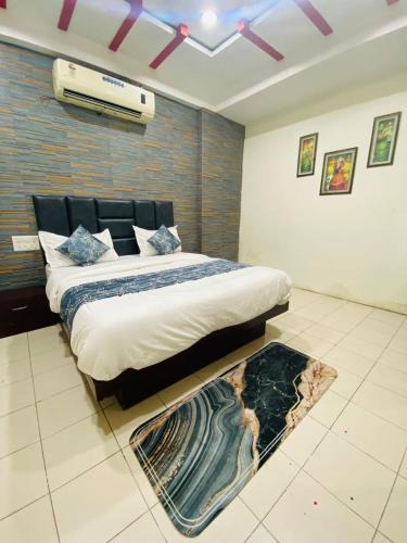 Ahmedabad City Centre House | hotel rajtilak
