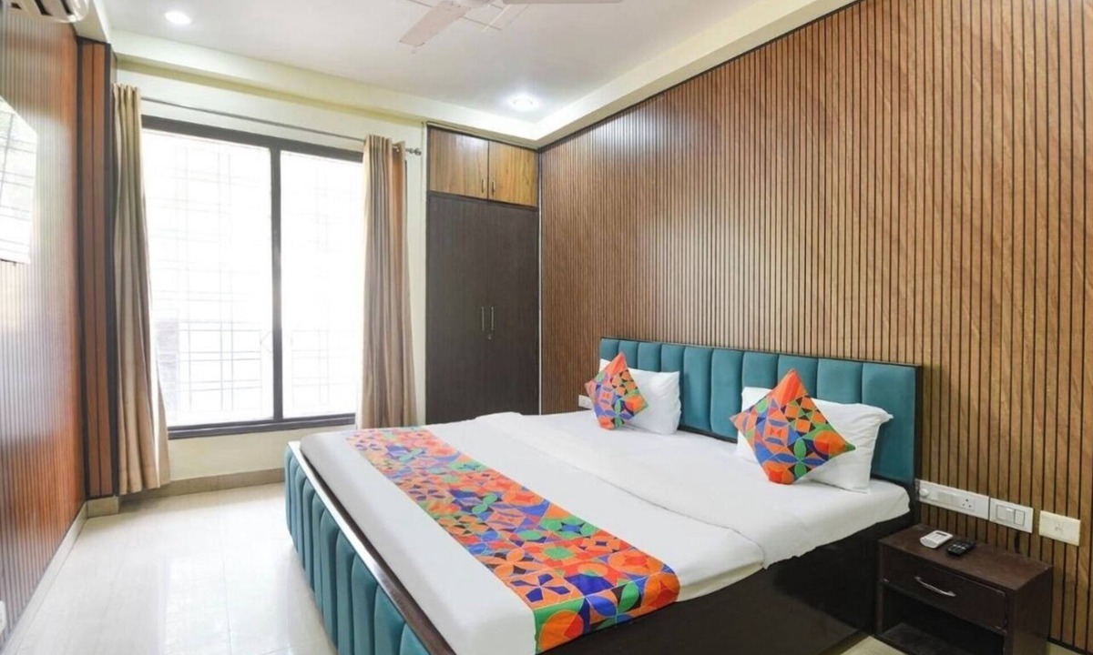Sector 39 Hotel | Hotel Red Leaf