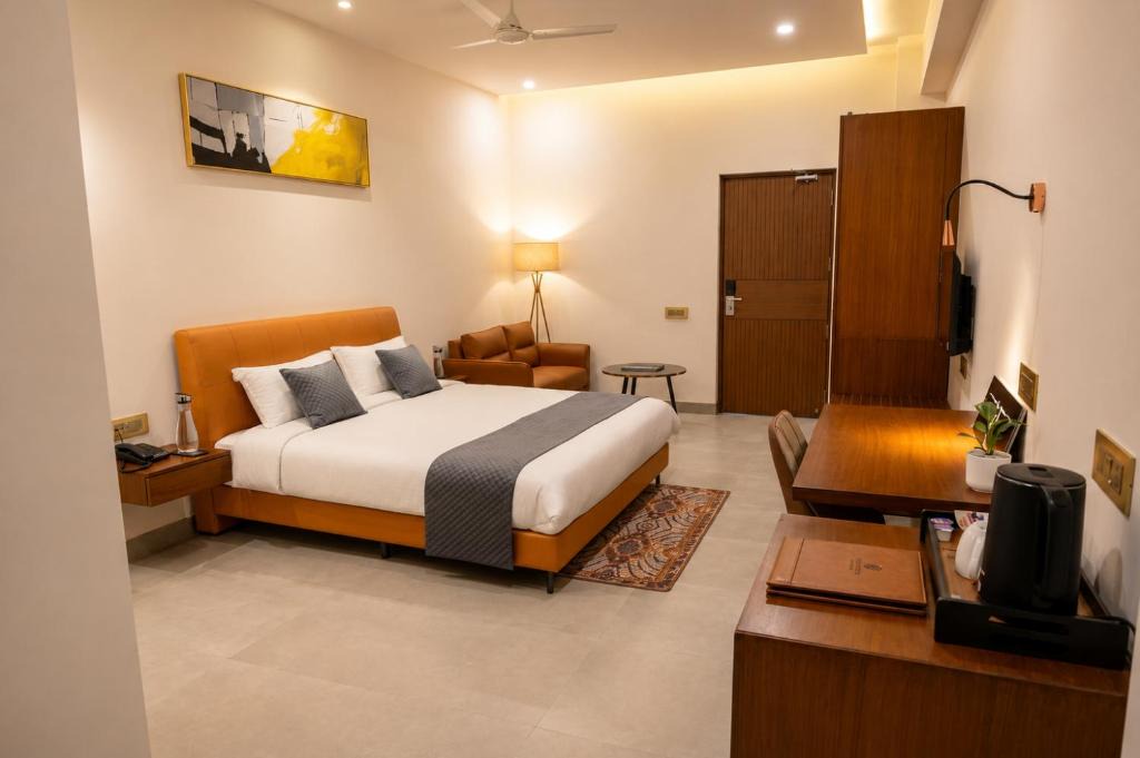R.K. Hegde Nagar Hotel | Hotel Ritora
